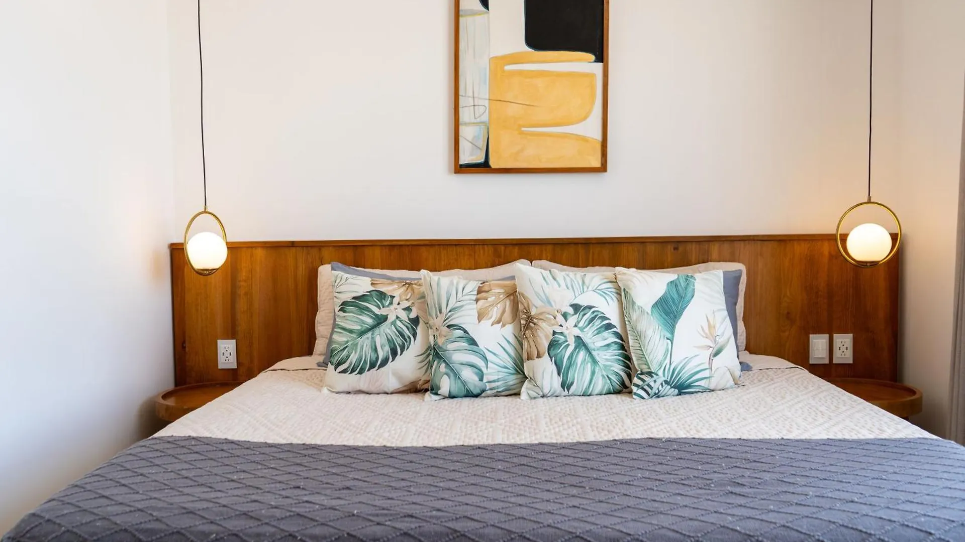 Elegant Lux Condo - Fast Wi-Fi- Near The Beach Playa del Carmen Apartment